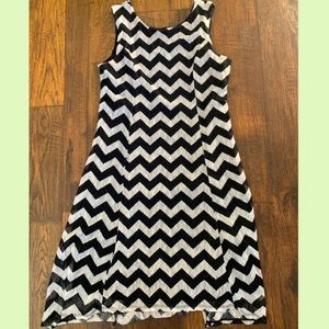 chevron black & white printed dress